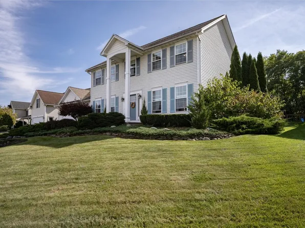 6443 Sunray Crest Dr, Victor, NY 14564