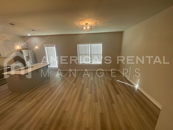 4th image of 289 Buckhorn Cir
