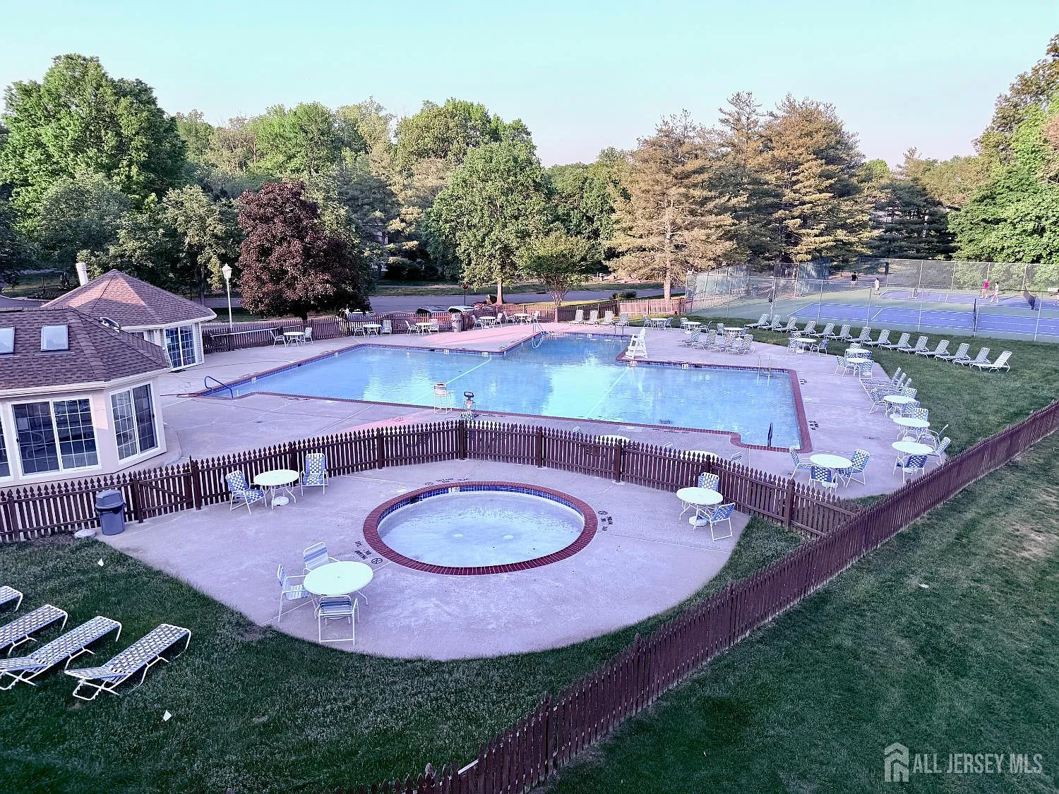 2 bed, 2.0 bath, 1025 sqft, $2,300 — Photo 4