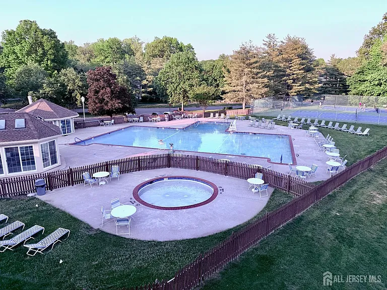 4313 Bayberry Ct — Photo 4