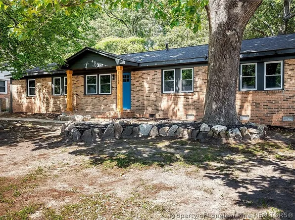 1521 Grandview Dr, Fayetteville, NC 28314