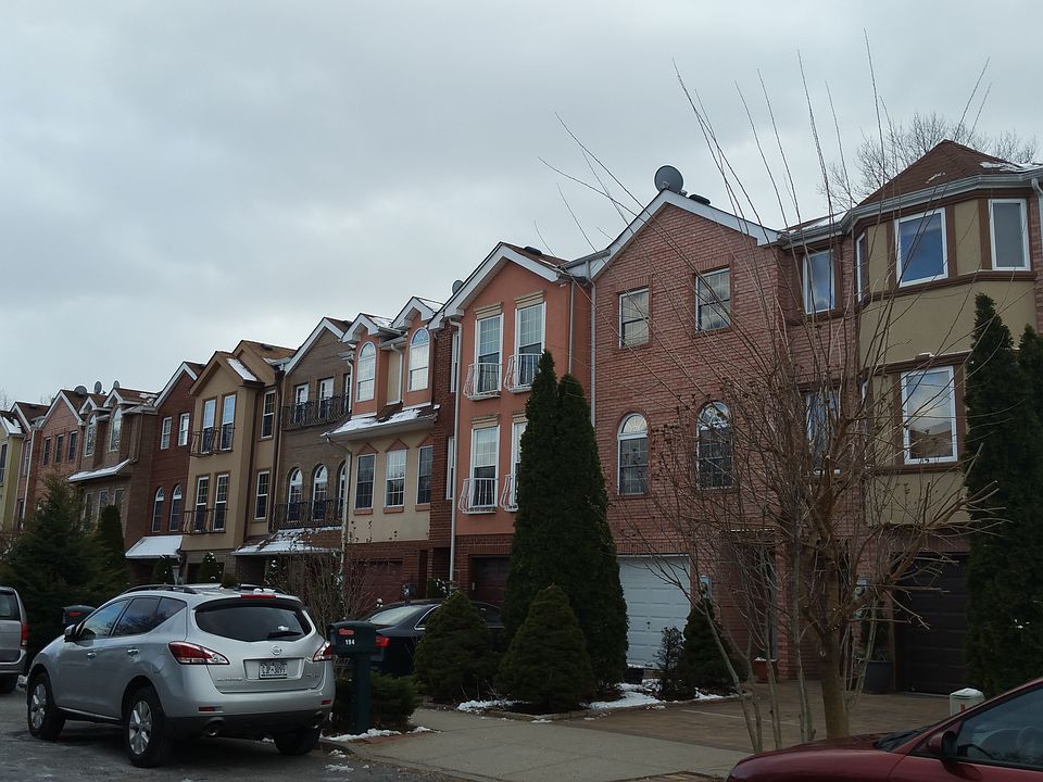 1st image of 194 Essex Dr