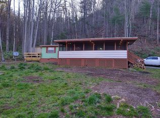 1056 Dicks Creek Rd, Whittier, NC 28789