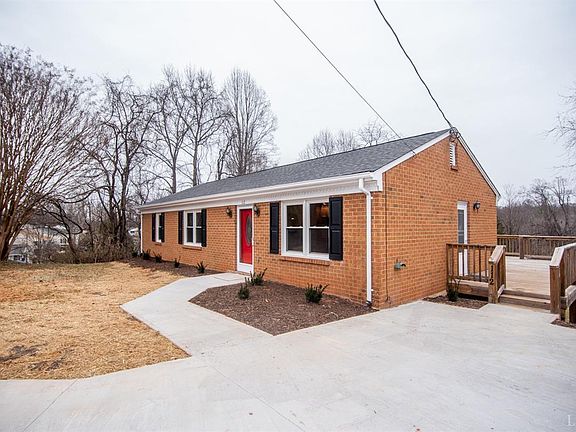 5th image of 112 Lookout Dr