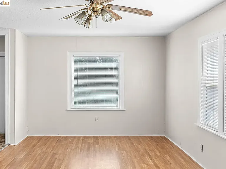 4500 San Carlos Ave — Photo 5