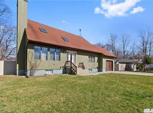 19 Sawyer St, Mastic, NY 11950