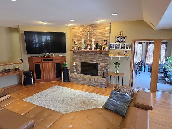 5th image of 171 Red Oaks Dr