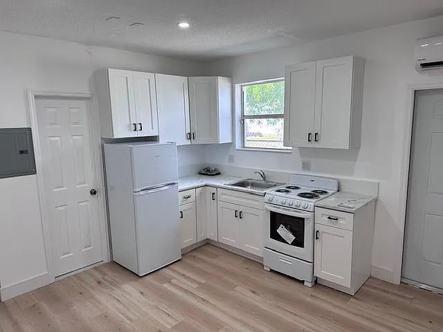 1616 NW 5th St #1 — Photo 4