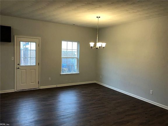 5th image of 2405 Emmerson St