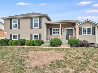 2511 SW Clinton St, Oak Grove, MO 64075