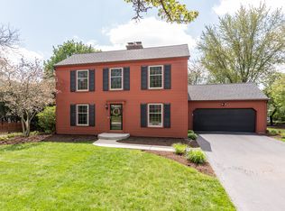 922 Knoll Dr, Naperville, IL 60565