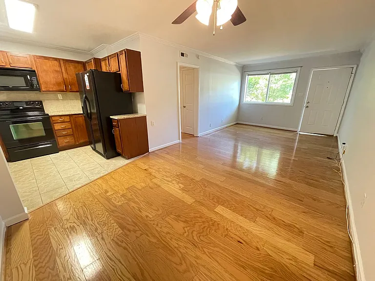 103 Sue Ann Ct #B — Photo 6