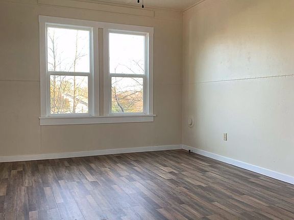 3rd image of 388 Linden Ave