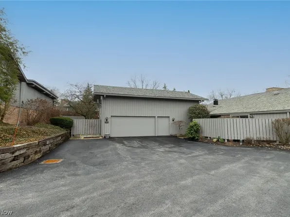 520 Willow Cir #18, Aurora, OH 44202