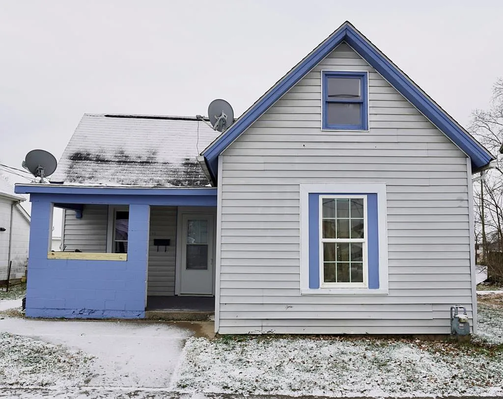 42 Warner Ave photo 1