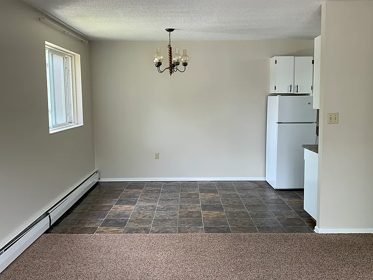 310 Clarence Ave S — Photo 5