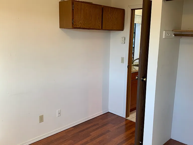 4230 8th Ave NE — Photo 19