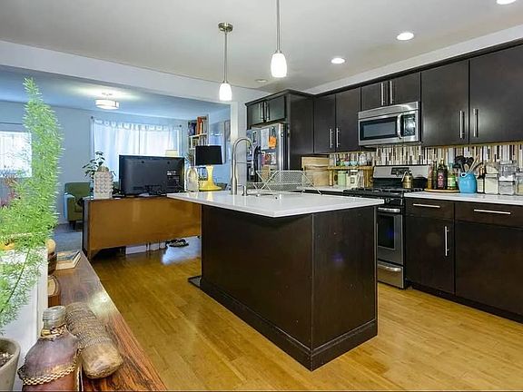 2nd image of 1429 E Oxford St