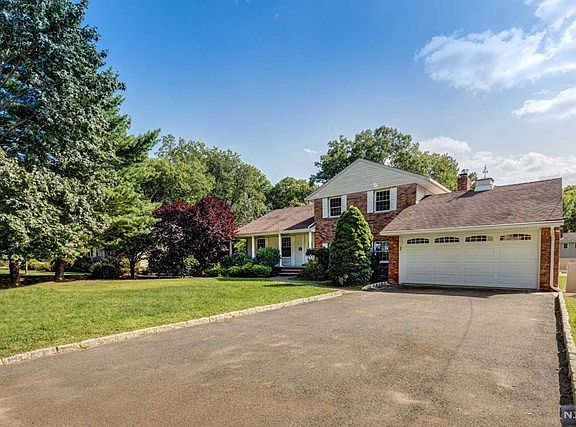 3rd image of 991 Amaryllis Ave