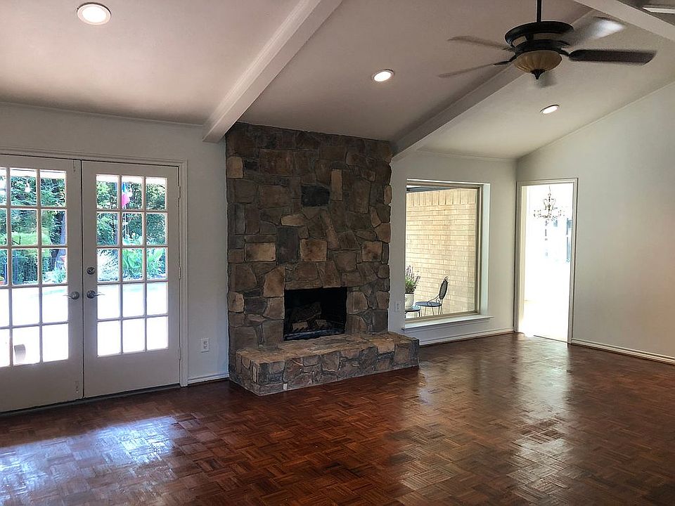 2nd image of 1932 Lakeshore Dr