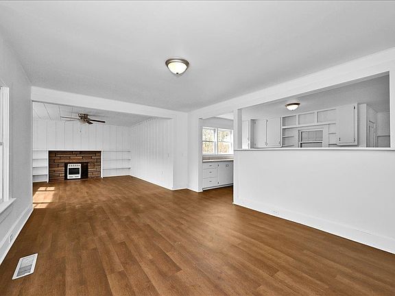 3rd image of 1351 Goehler Rd SE