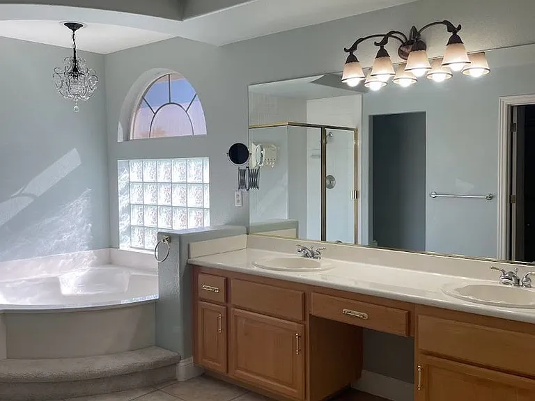 8757 Castle Hill Ave — Photo 33