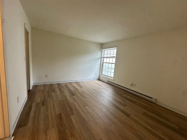 University Park Apartments near Cornell University — Photo 192