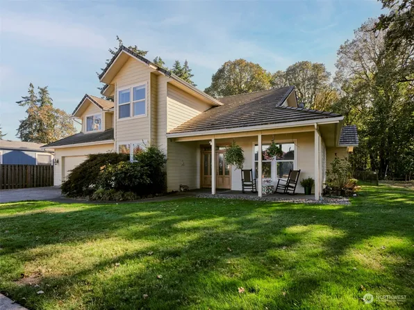 305 Island Aire Drive, Woodland, WA 98674