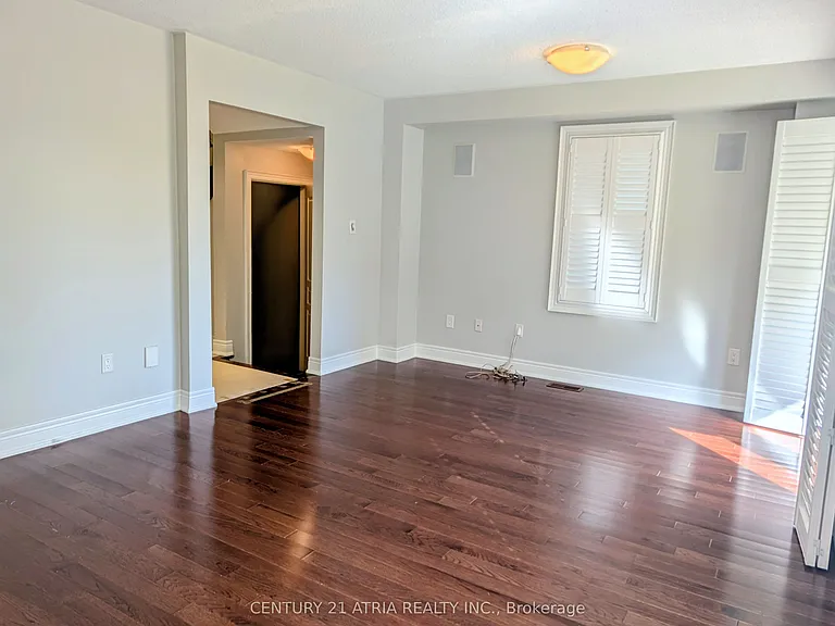 5047 Warwickshire Way — Photo 4