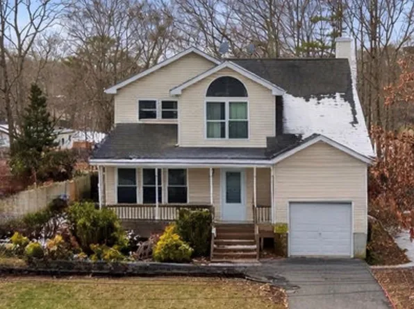 134 W Yaphank Road, Coram, NY 11727