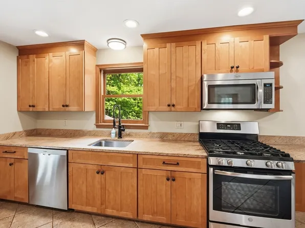 50 Melrose Ave, Tewksbury, MA 01876