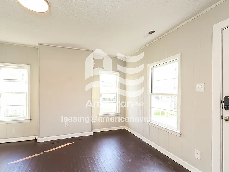 1807603_003_living_room_13640213.jpg