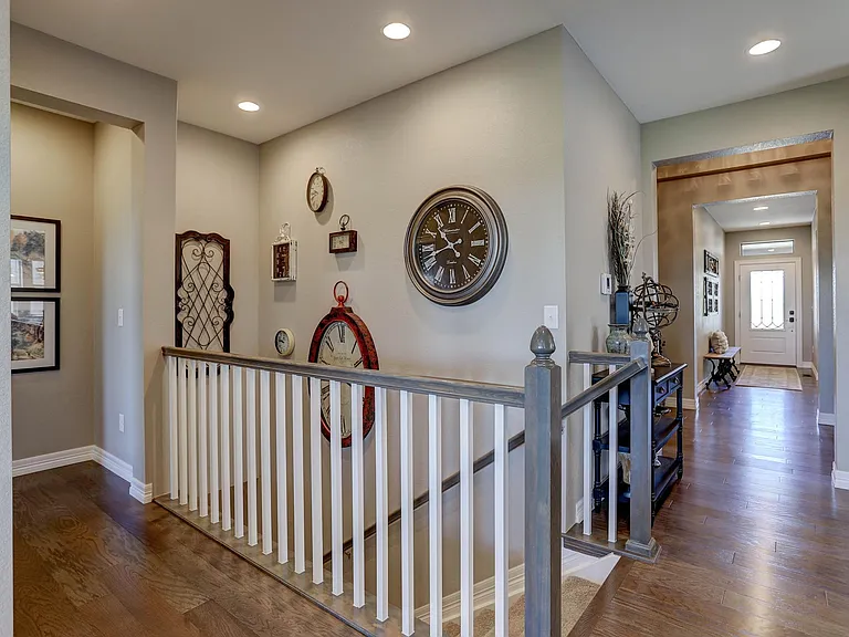 610 Grenville Cir — Photo 16