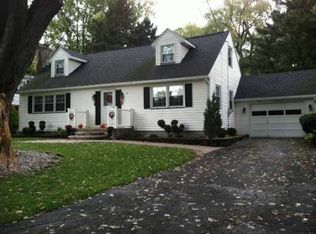 12 Indian Hill Dr, Rochester, NY 14624