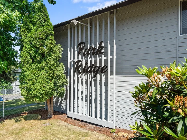 Park Ridge Apartments — Photo 15