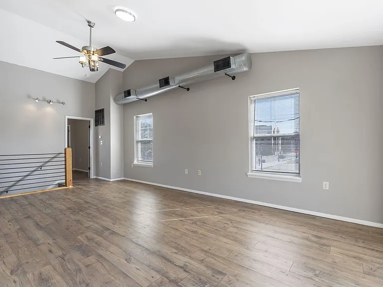 710 W Walnut St — Photo 10