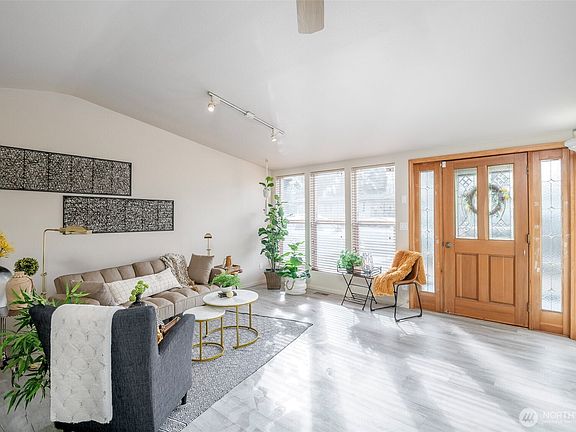 2nd image of 2604 NE 7th Street