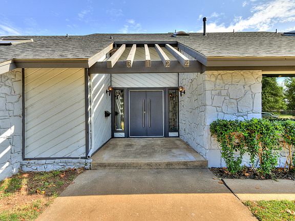 2nd image of 3124 Chaucer Dr