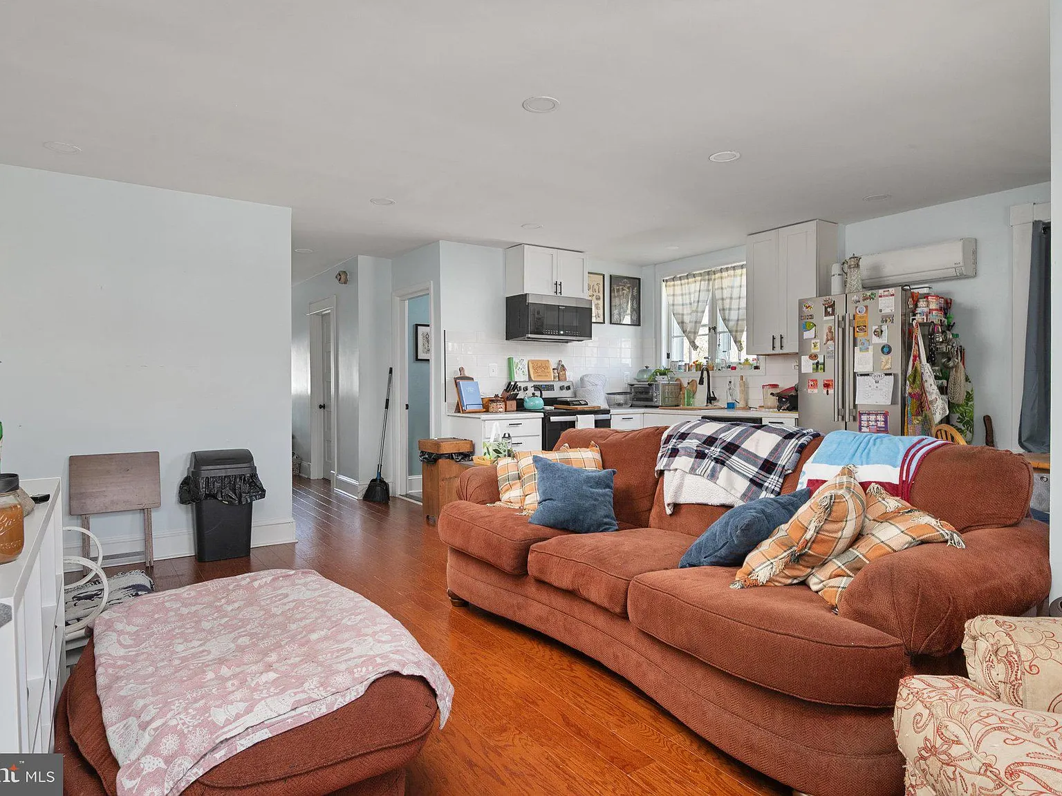 2 bed, 900 sqft, $1,820 — Photo 4