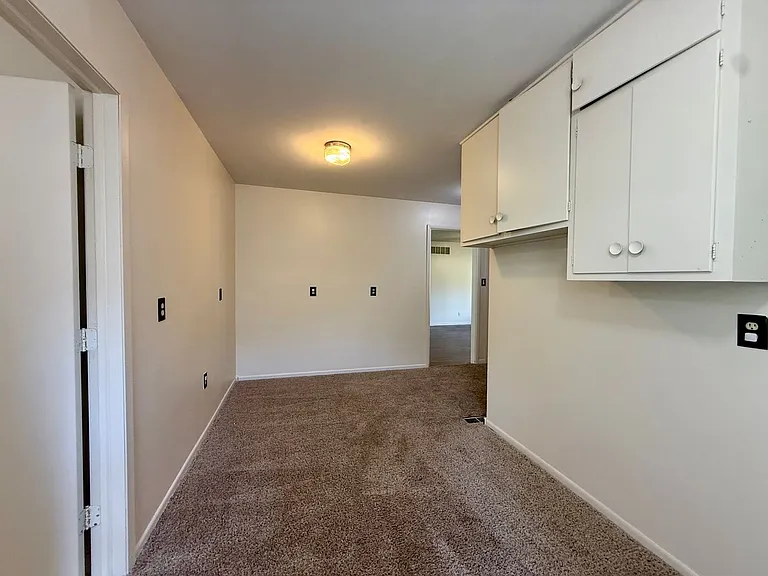 348 S Derby Ave — Photo 16