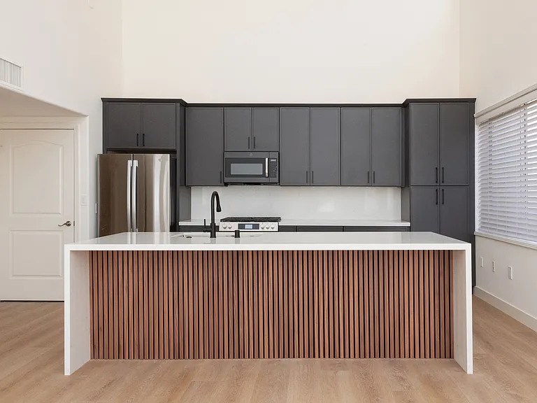 1501 India St #604 — Photo 3