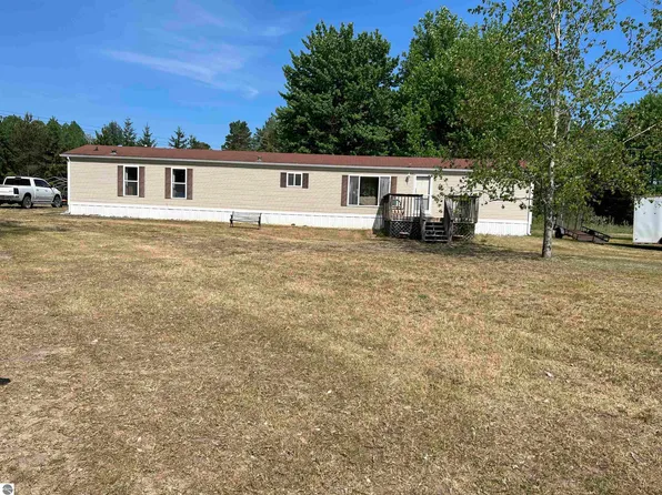 1404 S Taxiway Delta, Lake City, MI 49651
