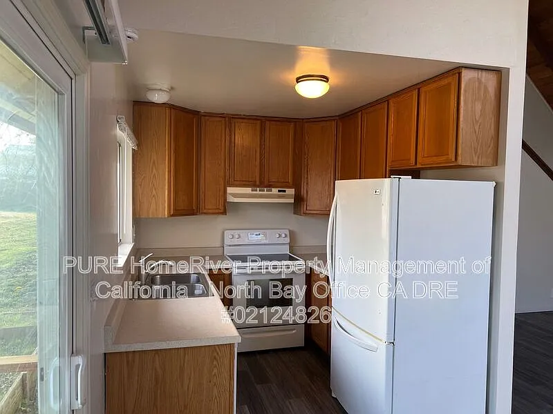 3 bed, 1.5 bath, 1600 sqft, $2,500 — Photo 3