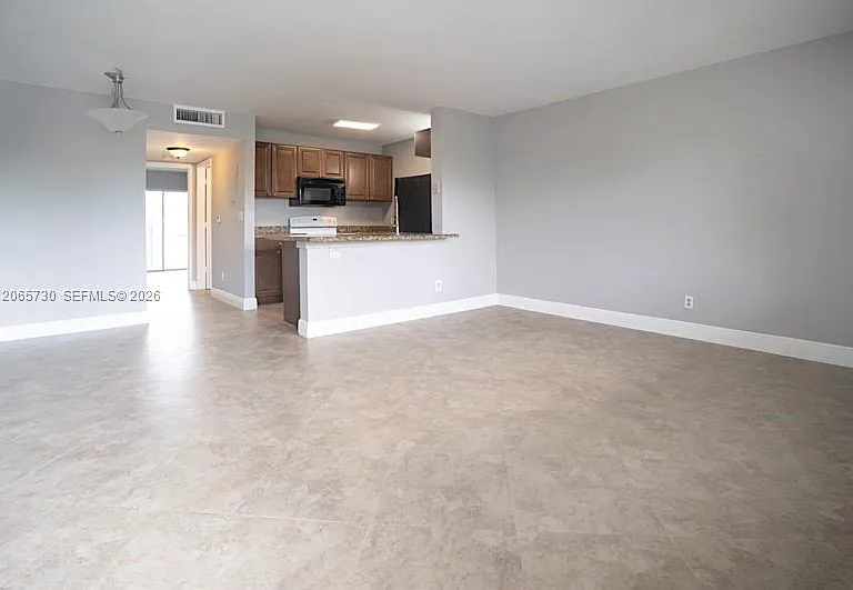 1606 Meadows Cir W #1606 — Photo 4