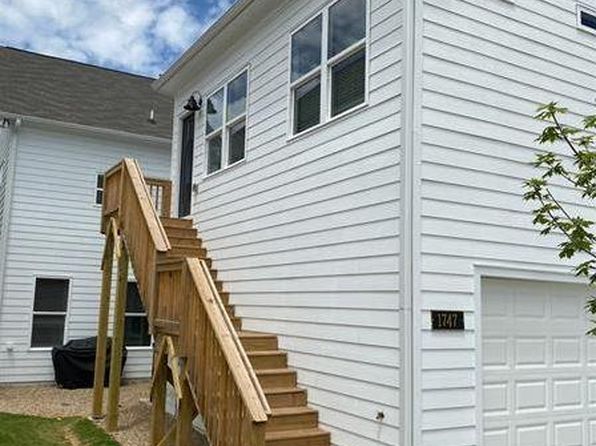 1747 Stone Hedge Dr NW #B