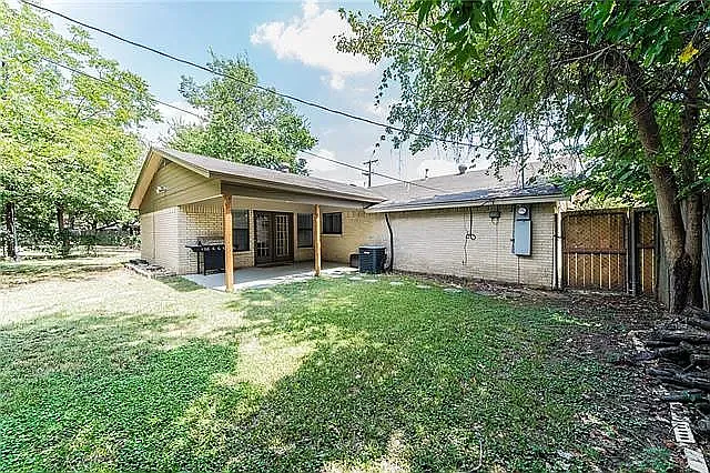 1117 Russell Ln — Photo 9