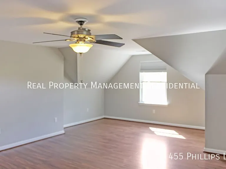 455 Phillips Ln — Photo 14