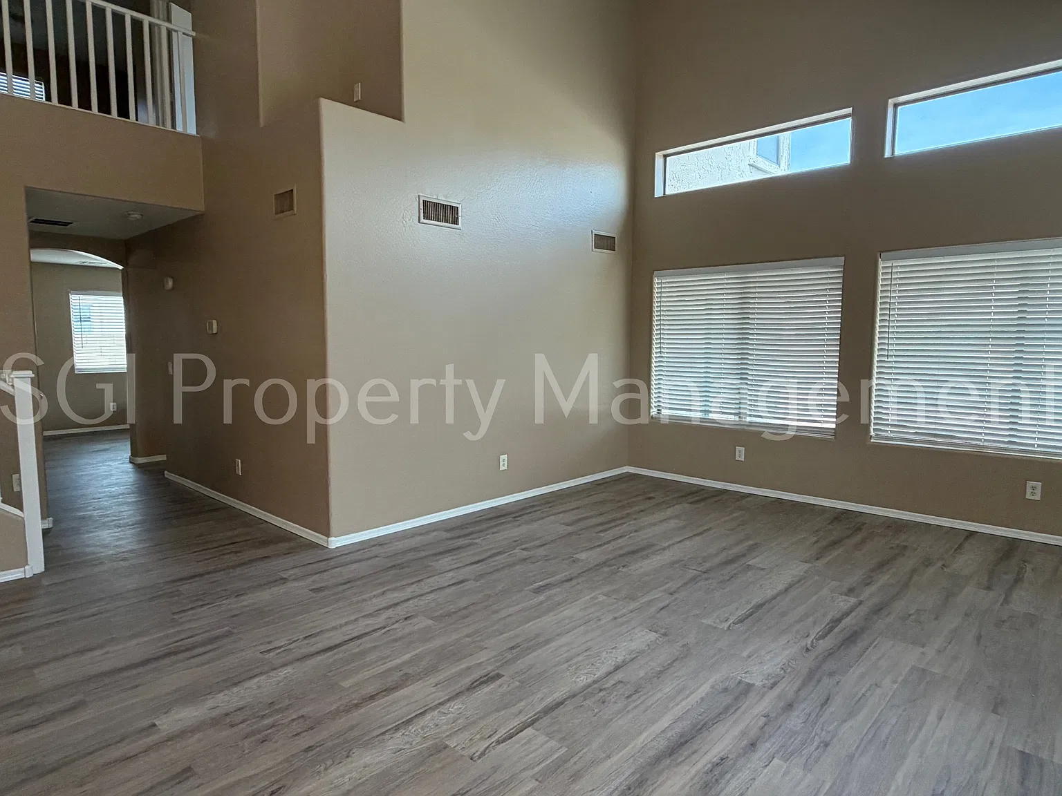 Beautiful Home Ready For Move In!! — Photo 4