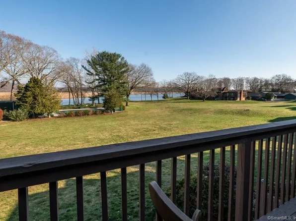 85 River Road #C6, Essex, CT 06426