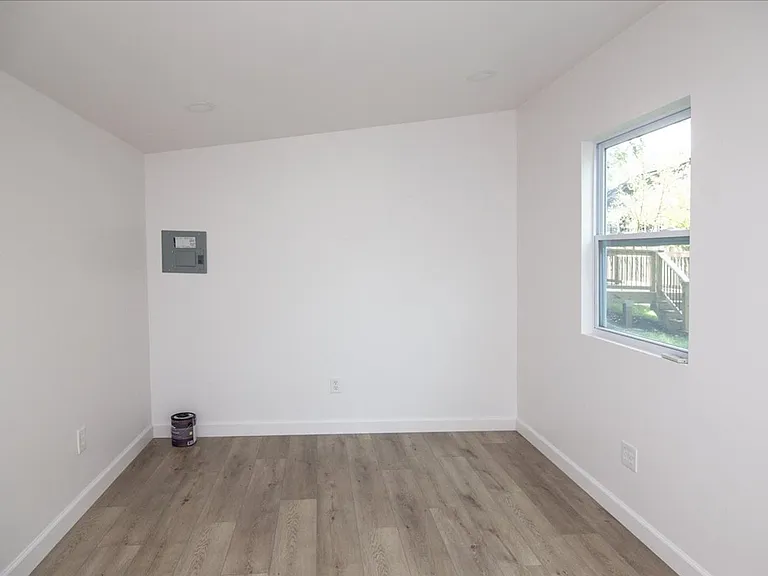 1755 Lyle Ave — Photo 33